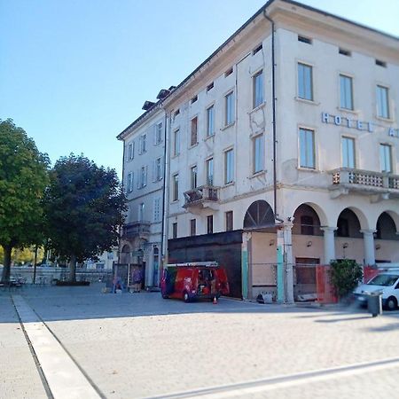 Апартаменты Palazzo Clerici Луино Экстерьер фото